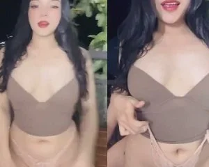 Thư idol dáng ngon địt ngoài trời